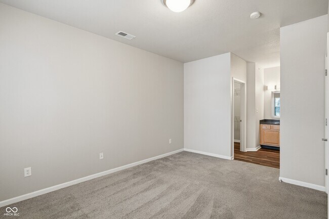 Building Photo - 12833 Tradd St