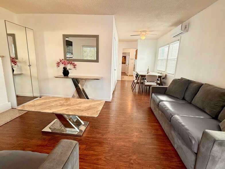 Building Photo - 829 N Kingsley Dr