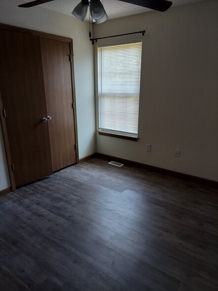 Building Photo - 700 Glenstone Dr