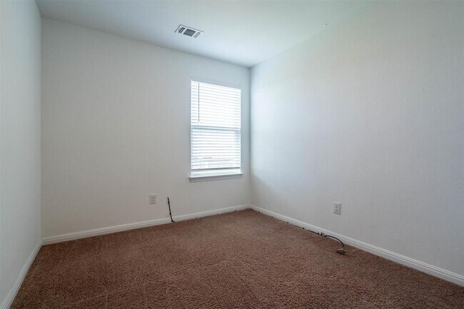 Building Photo - 128 Maywood Ln