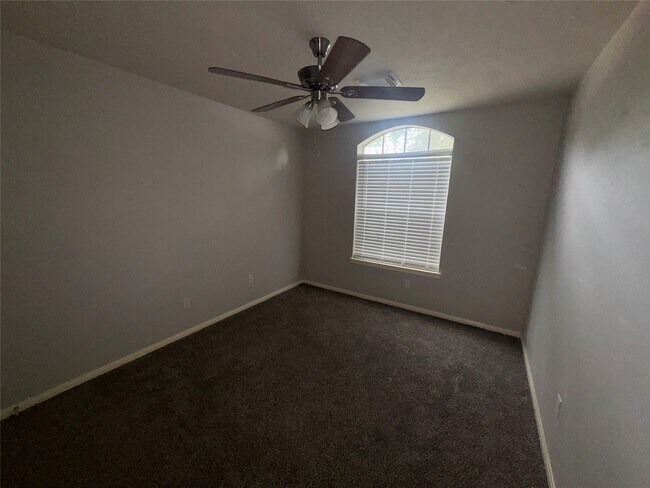 Building Photo - 16415 Great Forest Dr