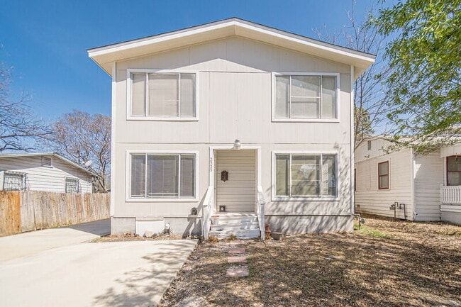 Building Photo - 2323 Arbor Pl