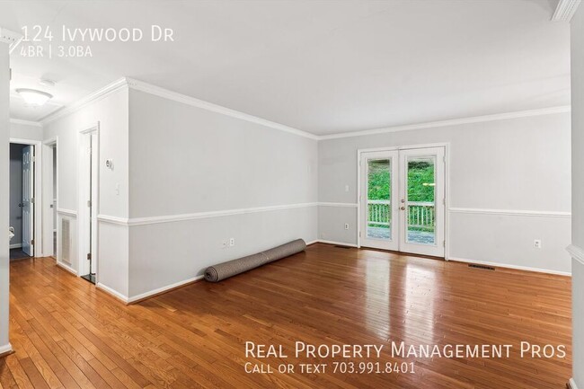 Building Photo - 124 Ivywood Dr