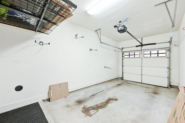 Building Photo - 1000 Muse Ln