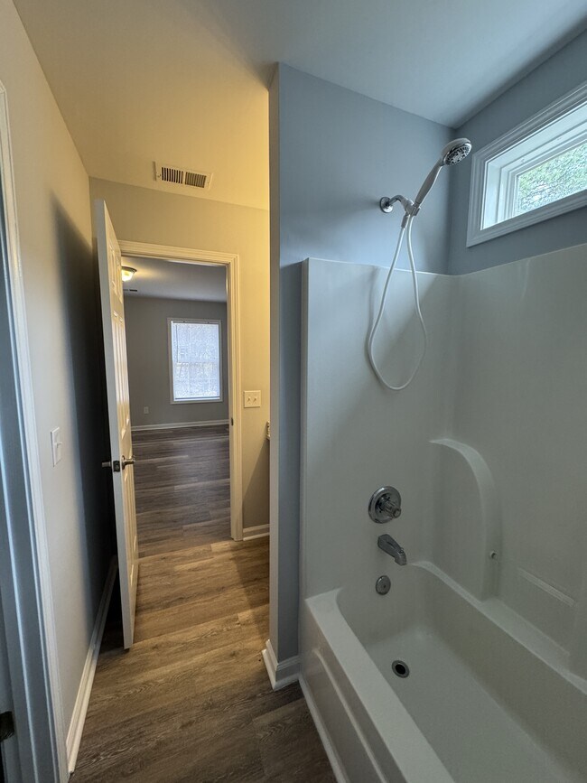 Building Photo - 4529 Farm Lake Dr