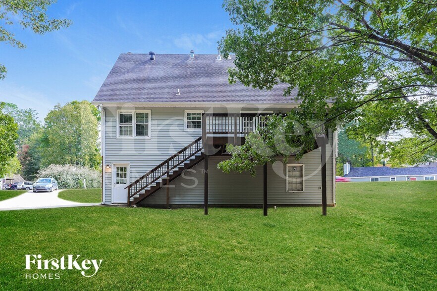 Building Photo - 2301 Buckingham Pl