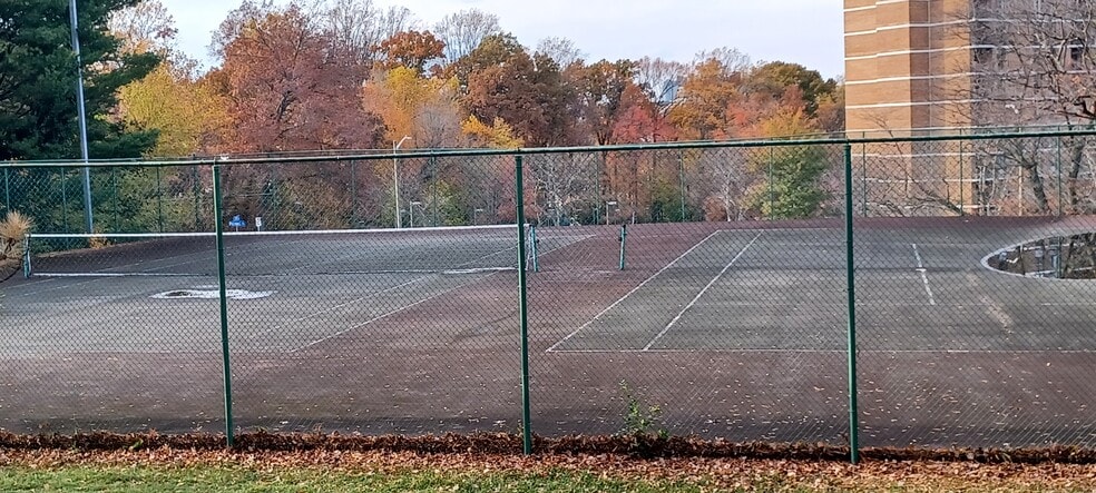 Building Photo - 2311 Pimmit Dr