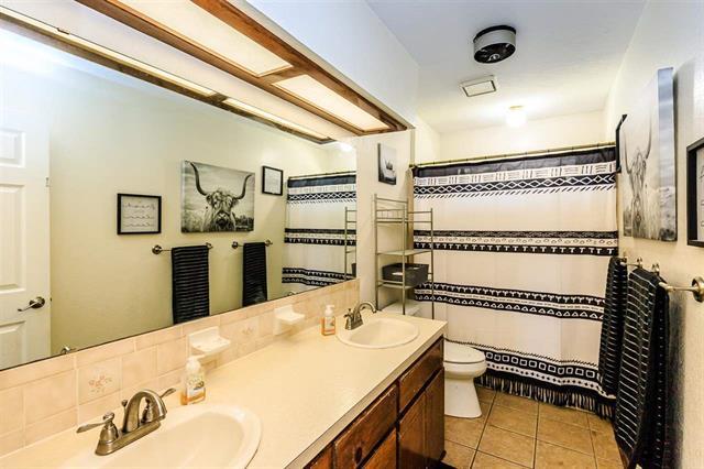 Building Photo - 7215 NW Willow Creek Dr