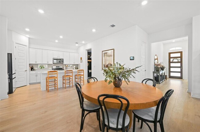 Building Photo - 2037 Rosin Jaw Walk