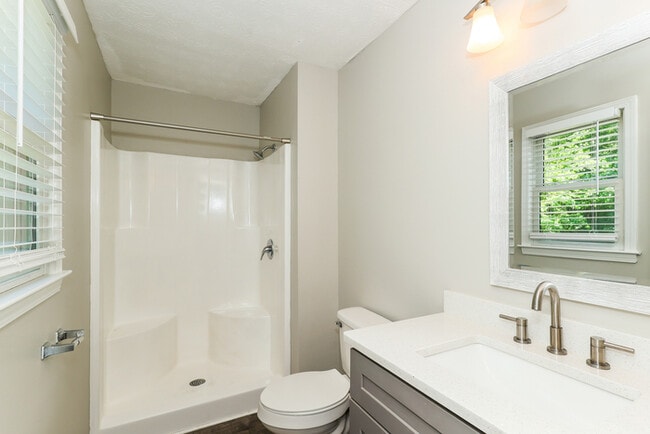 Building Photo - Fantastic 4bd/2ba home! Let yourself in!