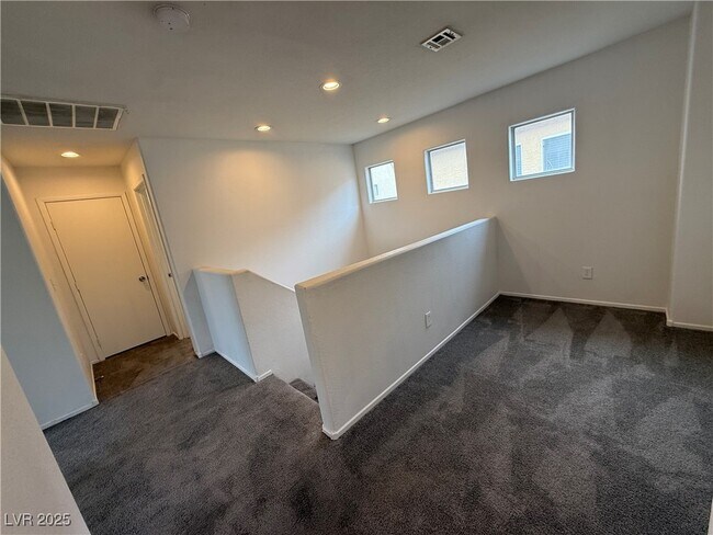 Building Photo - 6768 Wormwood Ln