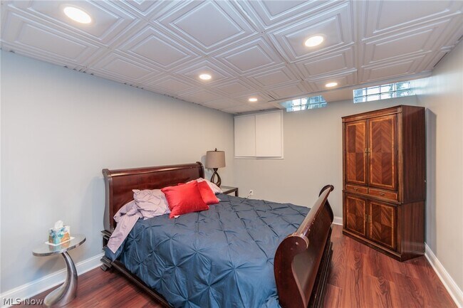 Building Photo - 30 Cableknoll Ln