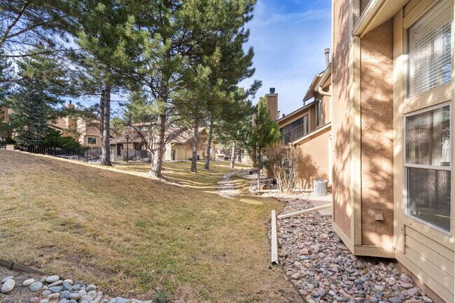 Building Photo - Updated 3-Bedroom Condo with Granite Kitchen in Low-Maintenance Community