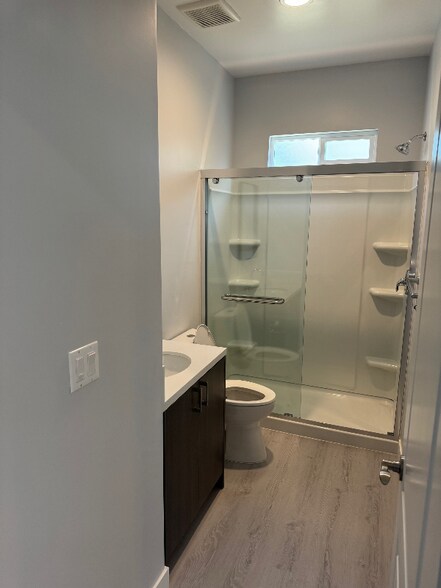 Building Photo - 282 E 2nd St