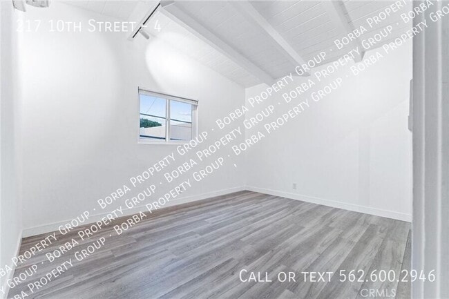 Building Photo - 217 10th St