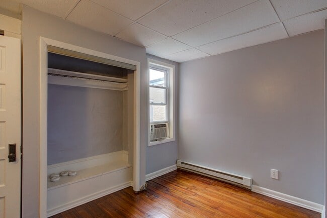 Building Photo - 593 N Plum St