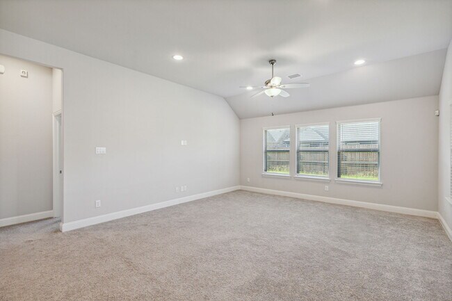 Building Photo - 548 Bradley Dr