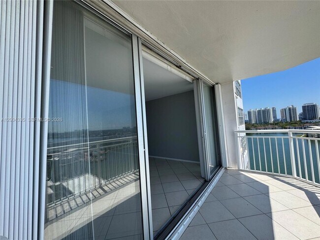 Building Photo - 18041 Biscayne Blvd