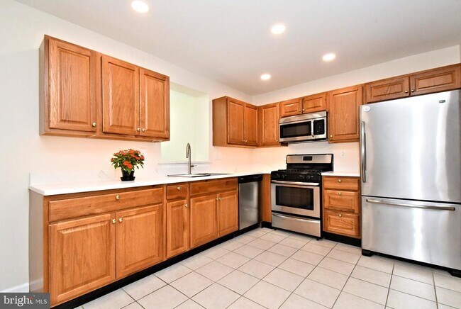 Building Photo - 2489 Hillendale Dr