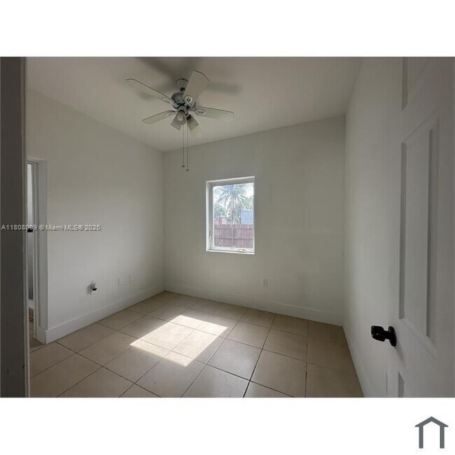 Building Photo - 1136 NW 55th St
