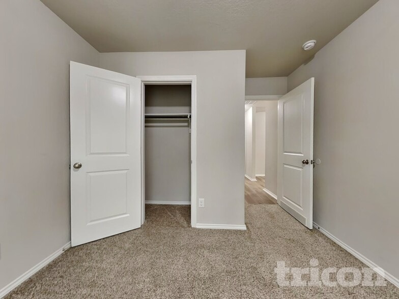 Building Photo - 9727 Marbach Hl