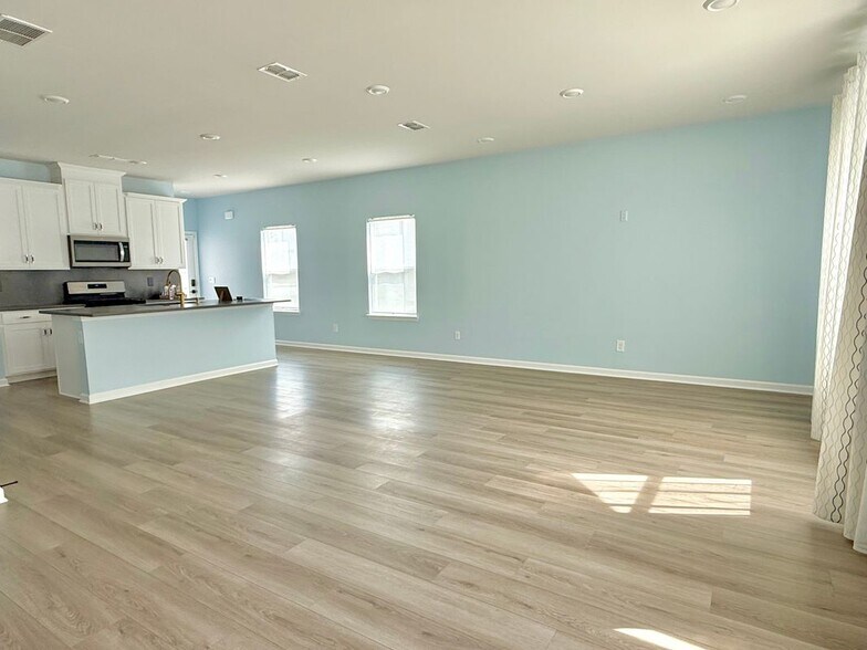 Building Photo - 3615 Shore Wood Ave