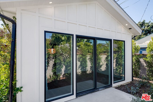 Building Photo - 4963 N Clybourn Ave