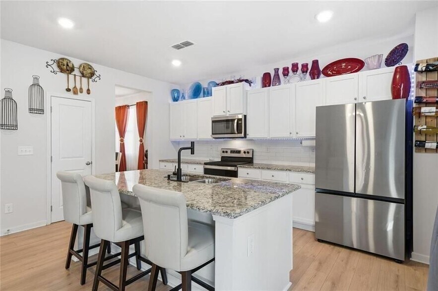 Building Photo - 196 Summit Pointe Dr