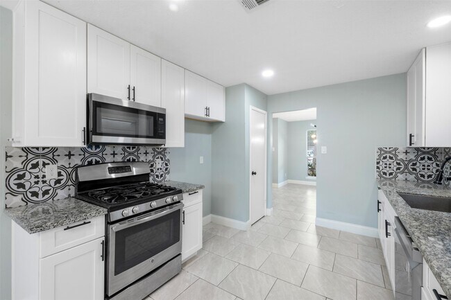 Building Photo - 28815 Binefield St