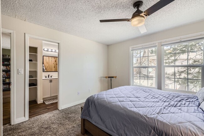Building Photo - Evolve Real Estate: Spacious 3 Bed 3 bath ...