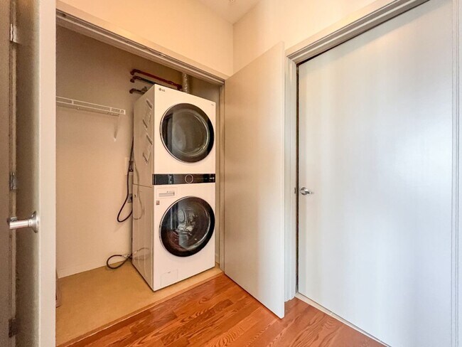 Building Photo - 2Bd/2Ba Burien Condo