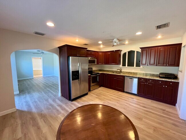 Building Photo - 146 Euclid Blvd