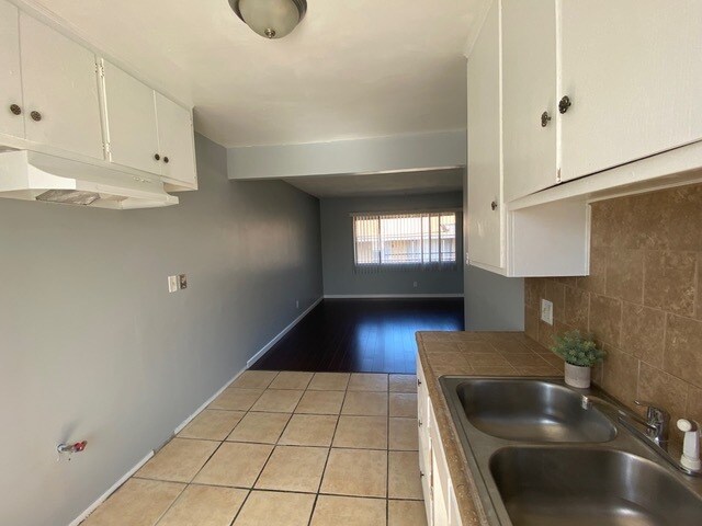 Building Photo - 853-857 Glenway Dr