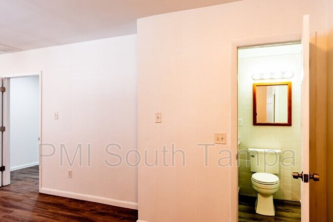 Building Photo - 3402 W Van Buren Dr