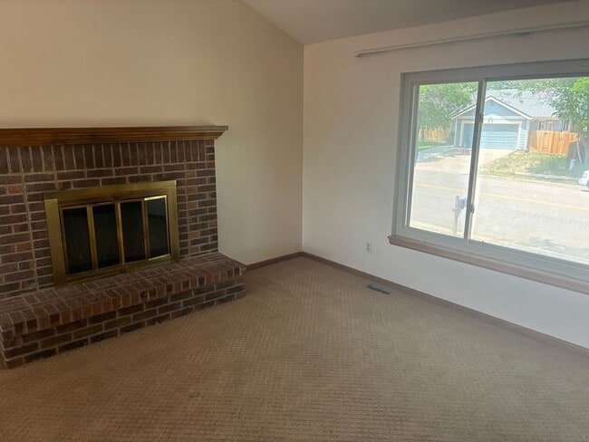 Building Photo - Beautiful 3-Bedroom, 3-Bath Home With Grea...