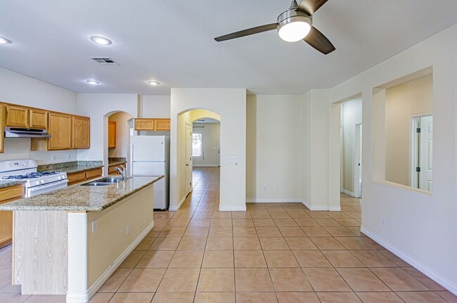 Building Photo - 1 Story home with 3 Bedrooms