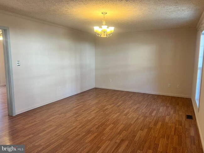 Building Photo - 46843 Planters Ct