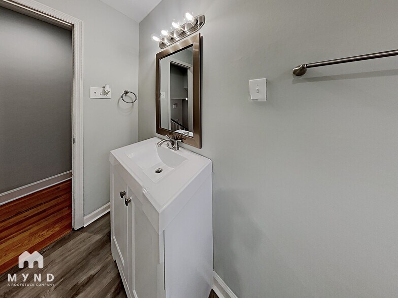 Building Photo - 7316 Woodstream Dr