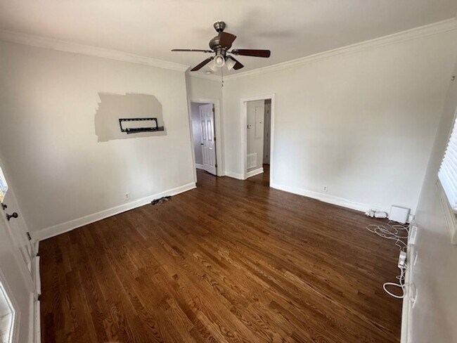 Building Photo - Adorable East Nashville Cottage just a hal...