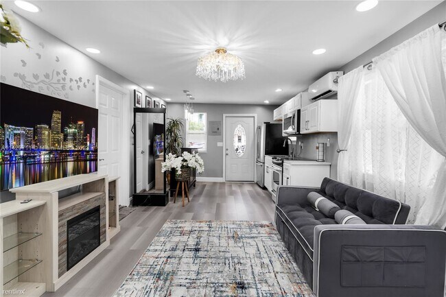 Building Photo - 2 br, 1 bath House - 6139 Johnson St