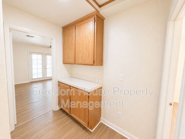 Building Photo - 3066 E Mount Charleston Dr