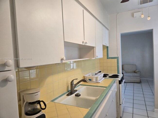Building Photo - 1152 Bayview Dr
