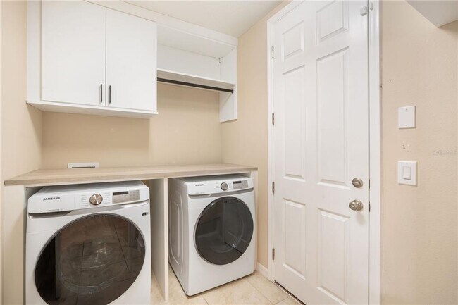 Building Photo - 13330 Palmera Vista Dr