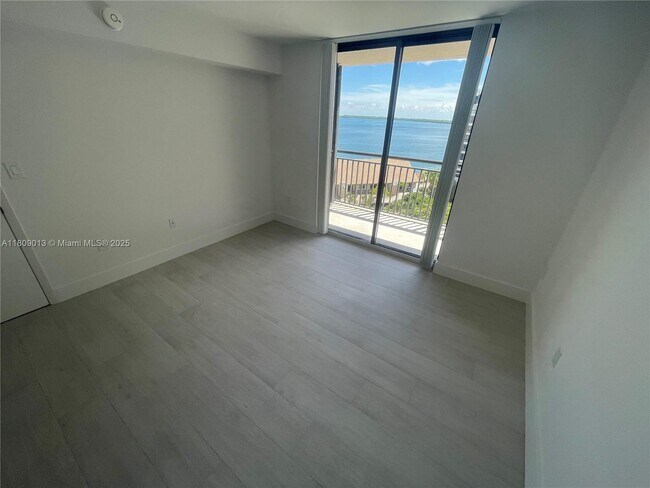 Building Photo - 540 Brickell Key Dr