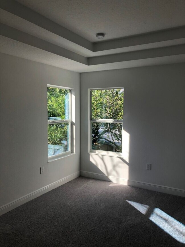 Building Photo - 310 E Ford St