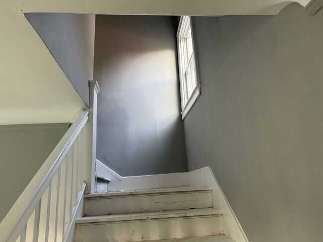 Building Photo - 12722 Birwood St