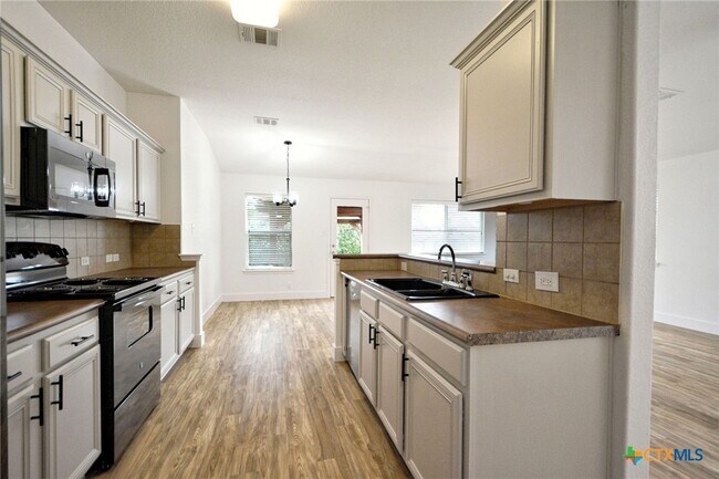 Building Photo - 2539 Fayette Dr