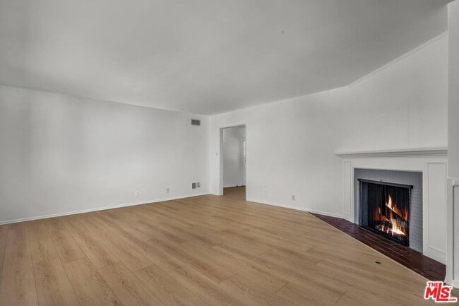 Building Photo - 315 26th St