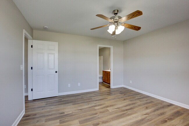 Building Photo - 51 Winding Oaks