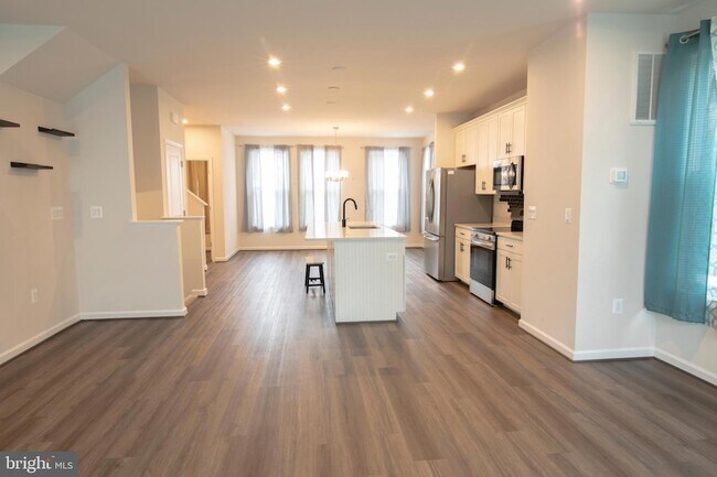 Building Photo - 4100 Bolton Ct